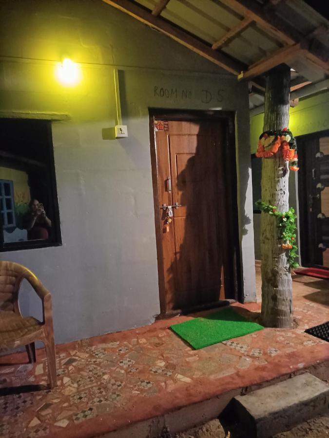 Om D S Cafe 51 & Beach Stay Гокарна Екстер'єр фото